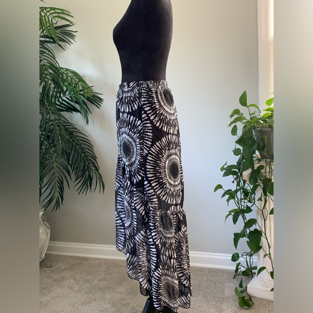 Women sheer flowing high low skirt